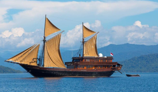 Antara Legenda dan Fakta: Sejarah Kapal Pinisi yang Menginspirasi