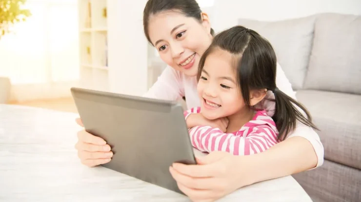 Integrasi Gadget Literatur dengan Gaya Hidup Digital