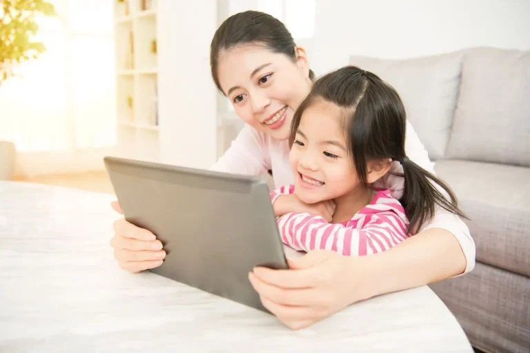 Integrasi Gadget Literatur dengan Gaya Hidup Digital
