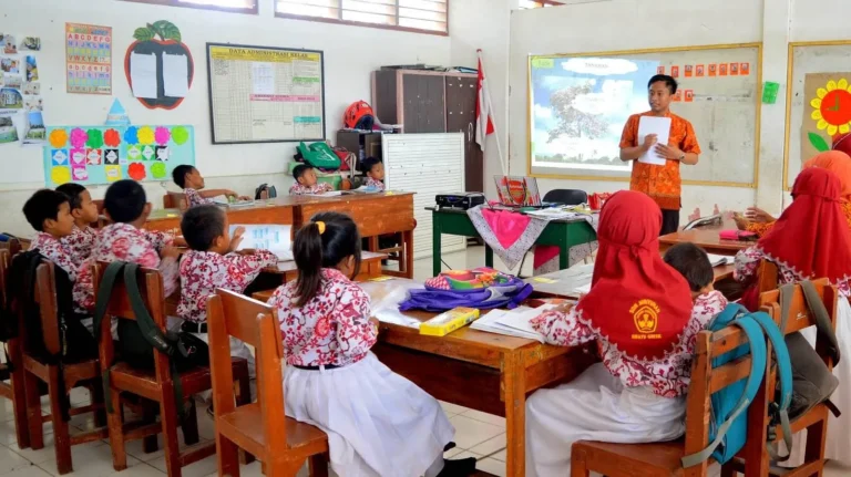 Interaksi Manusia dalam Menghadapi Tantangan Teknologi Modern