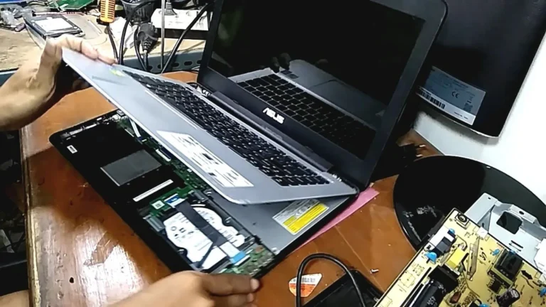 Merakit Kembali Laptop setelah Perbaikan