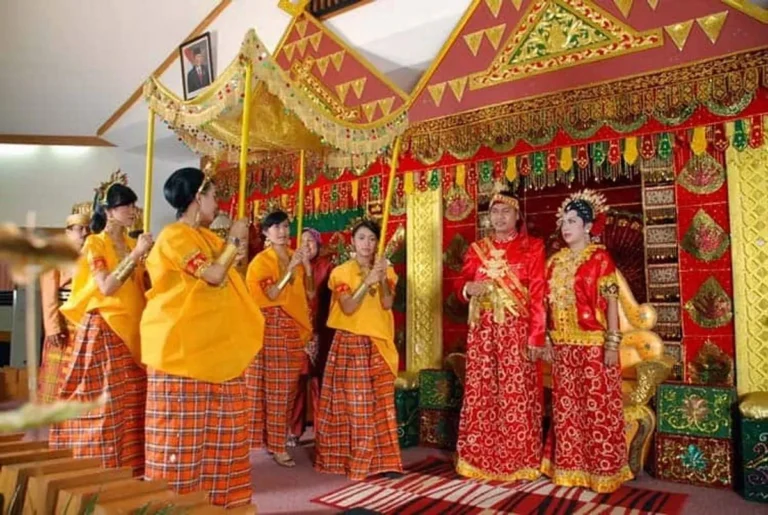 Perbandingan Sistem Teknologi Tradisional Bugis dengan Budaya Lainnya